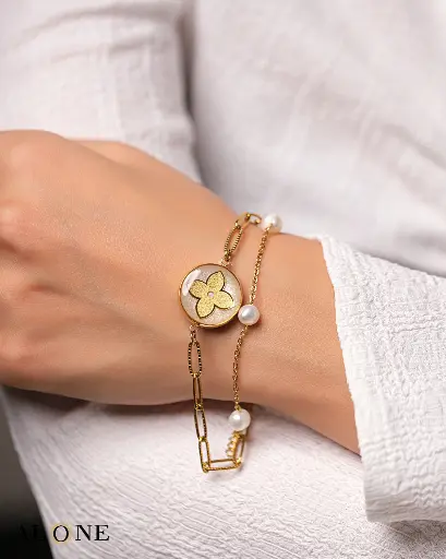[P05117034001A] Serena Pearl Shell Bracelet